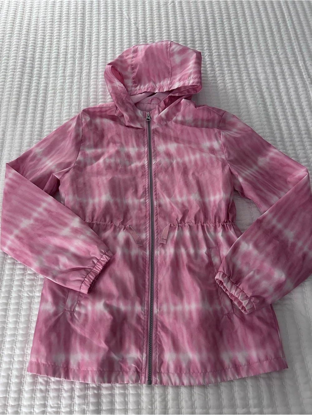 Jessica Simpson Pink & White Tie-Dye Hooded Raincoat. Size 14-16